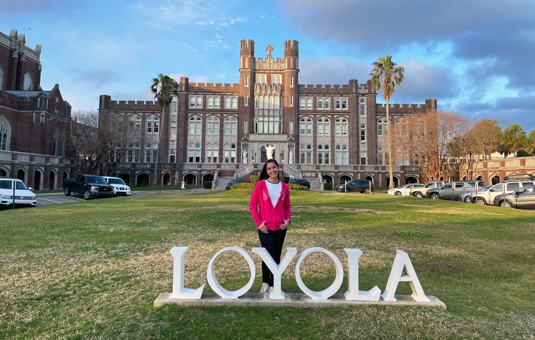 Allison García, estudiante de Ingeniería Electrónica que hace intercambio en la Loyola University